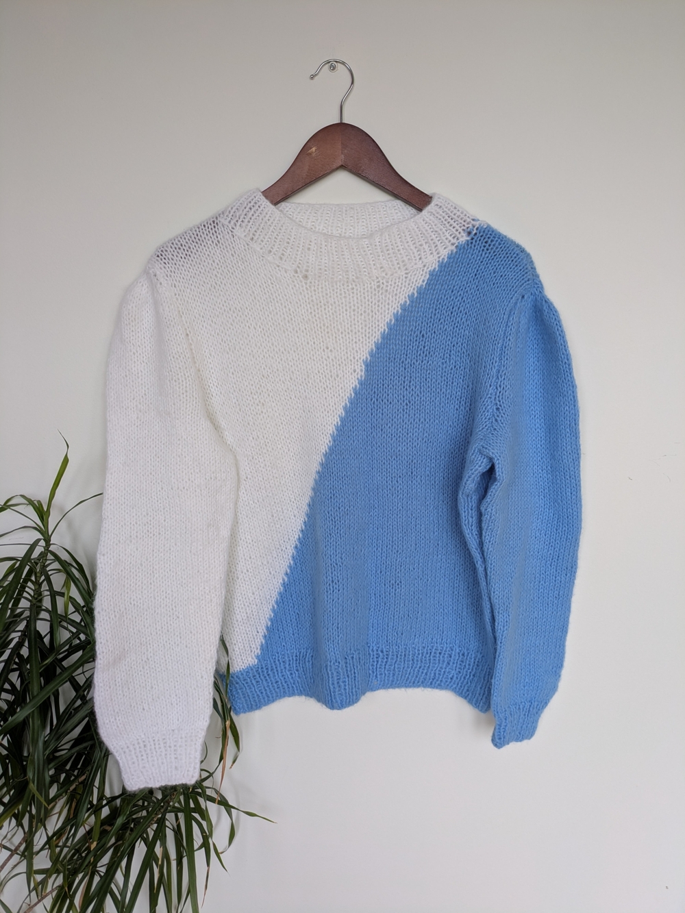 Women’s Colorblock Crew Neck Sweater - White & Light Blue
